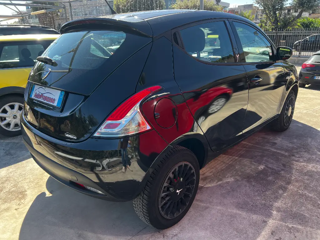 Lancia Ypsilon