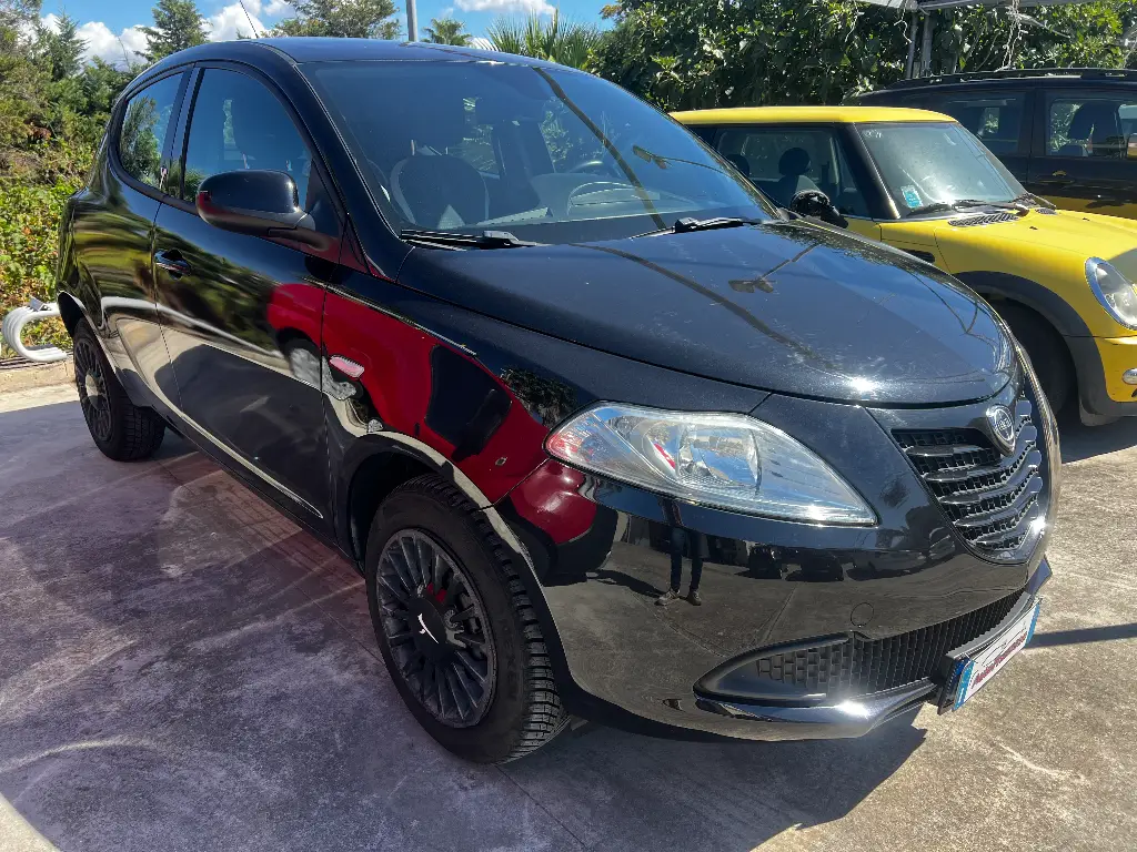 Lancia Ypsilon