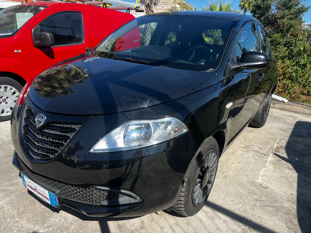 Lancia Ypsilon